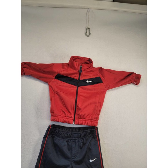 Infant Nike 2 pc set Black & Red Tracksuit MSRP $56 - Picture 2 of 11